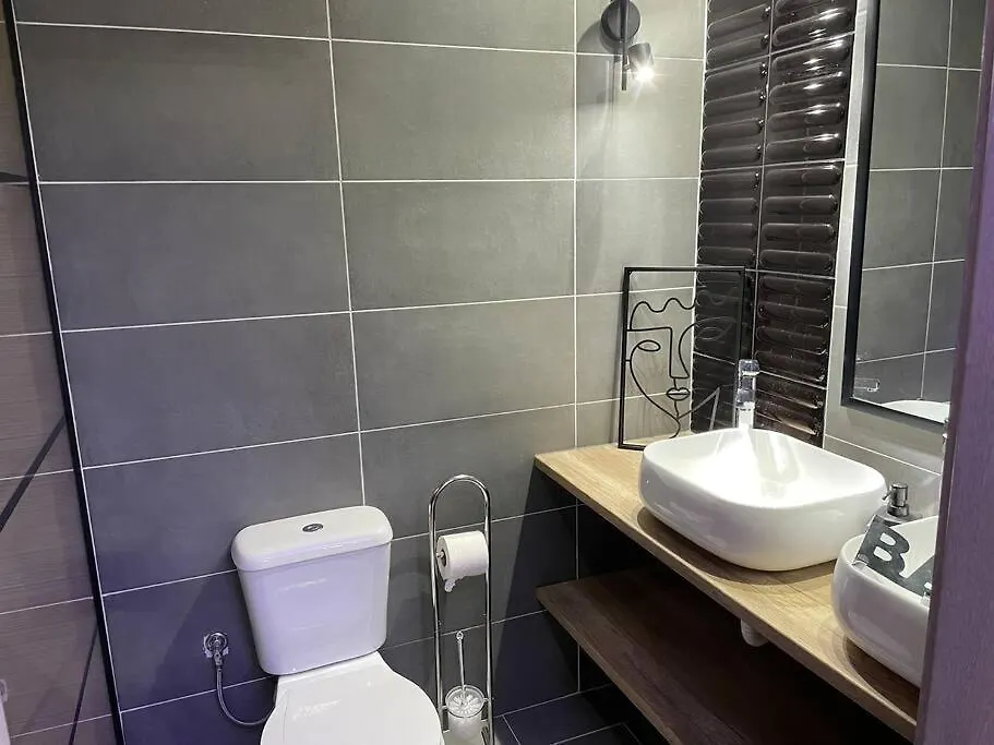 סלוניקי Ladadika Family Apartment 0*,  יוון
